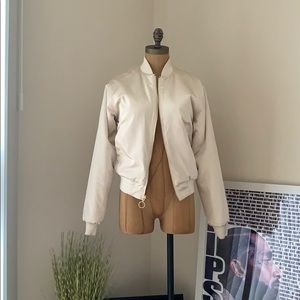 Reversible bomber jacket